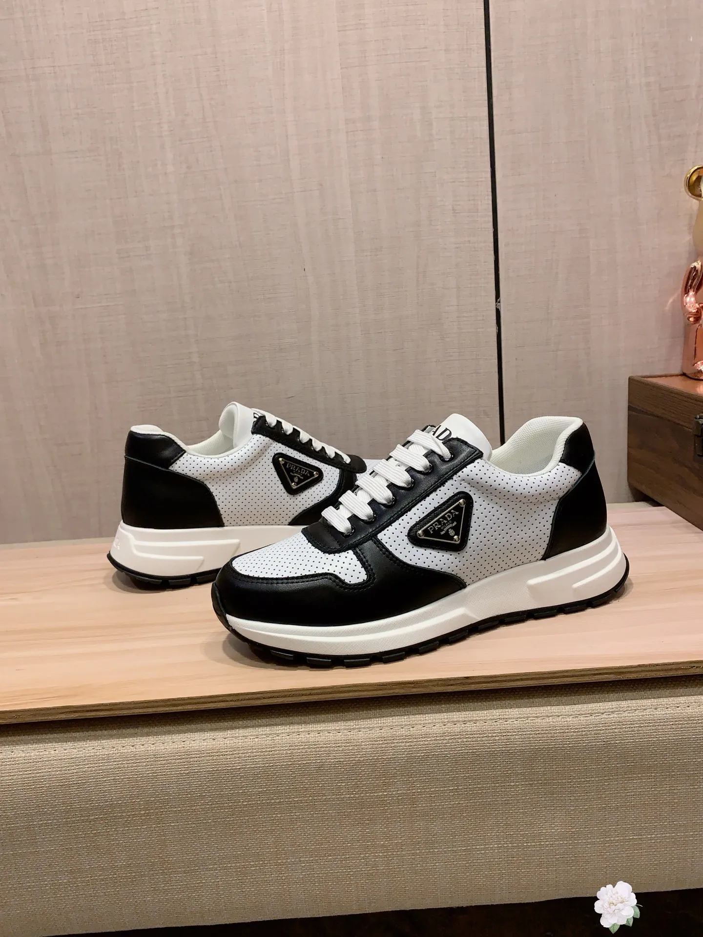 Men's Men's Shoes💰420💰💰🎩🎩[Lightning][Lightning] "PRADA*" The latest and most popular casual shoes, top brand [seduce] luxury~purchase, top~quality. [Strong] The upper is made of imported breathable cowhide with material ➕ breathable sheepskin feet (•) and fine workmanship. The original stylish and stylish soft rubber wear-resistant and non-slip outsole is light and comfortable on the feet. The real thing looks better when photographed. 085: code: 38-44, 3️⃣ colors selected